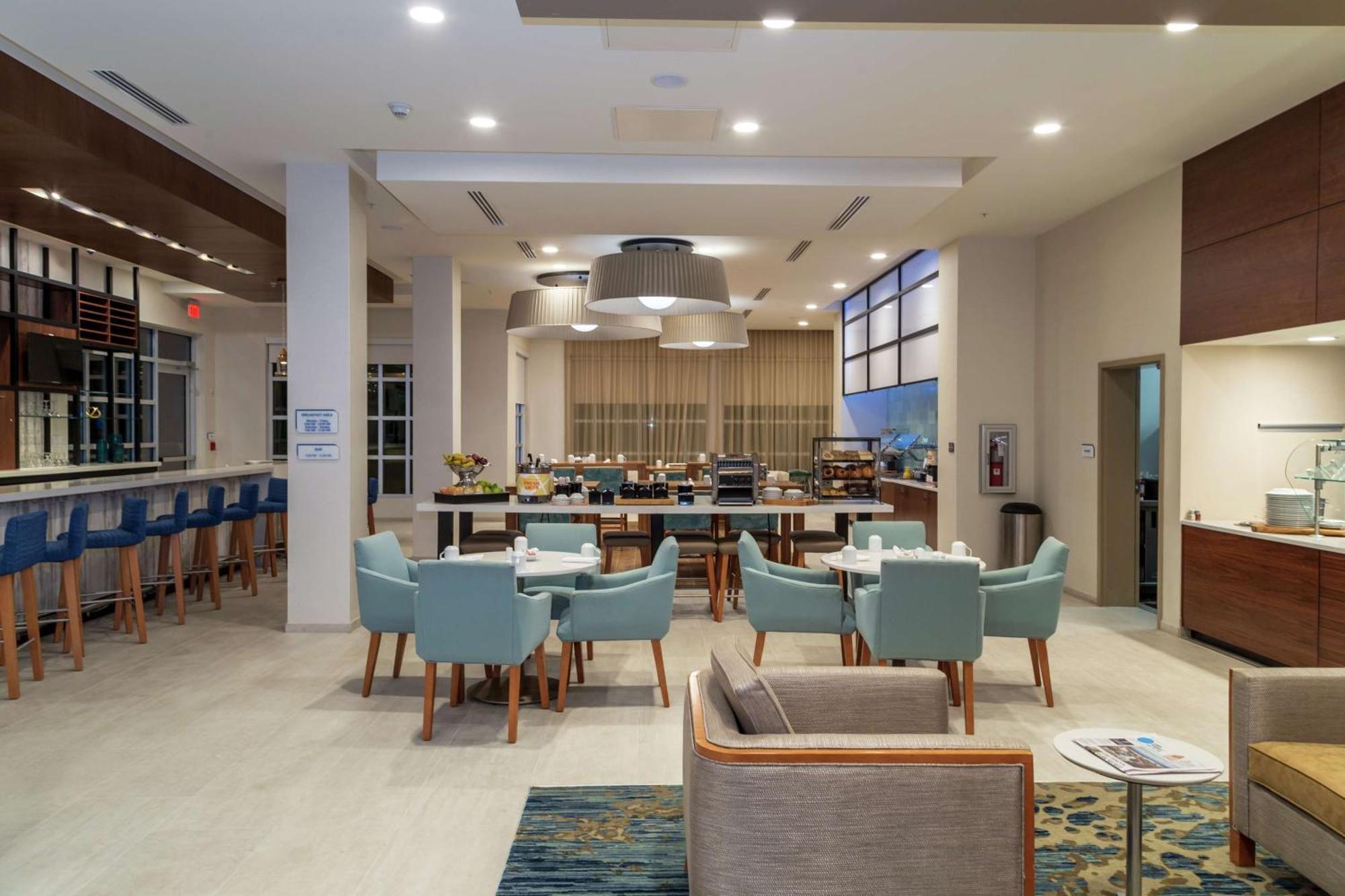 Hilton Garden Inn Tampa - Wesley Chapel Exterior foto